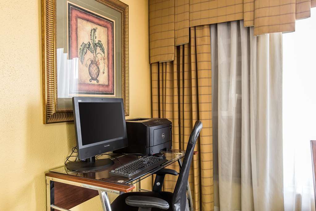 Seafarer & Suites, Ascend Collection Hotel 2*